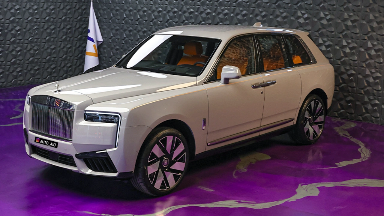 Rolls-Royce Cullinan Silver Badge